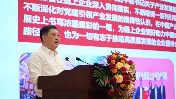 江西省銅產(chǎn)業(yè)鏈黨委書記，江銅集團(tuán)黨委書記、董事長鄭高清作報(bào)告 - 副本.jpg